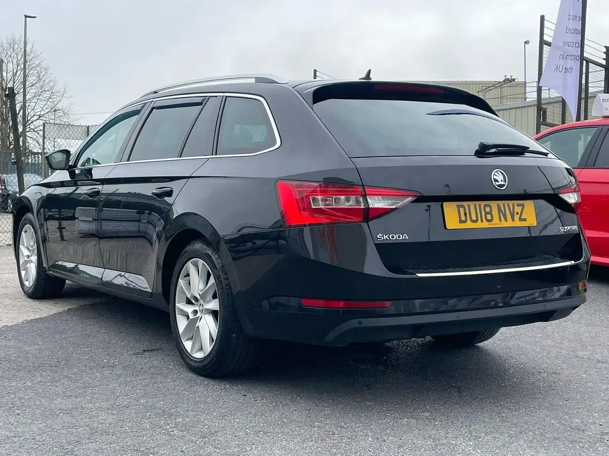 Used Skoda Superb SE Technology 190 HP (139 kW) 2018 Black Estate