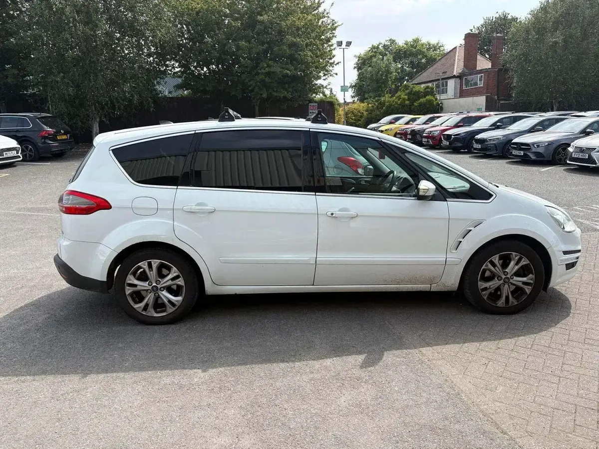 Used Ford S-MAX Titanium 140 HP (102 kW) 2012 White MPV