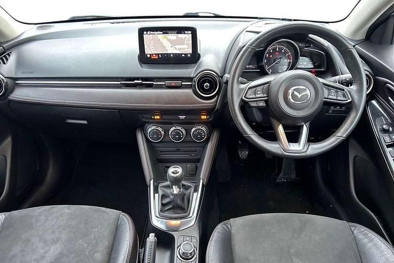 Used Mazda 2 Inclusive 113 HP (83 kW) 2017 White Hatchback