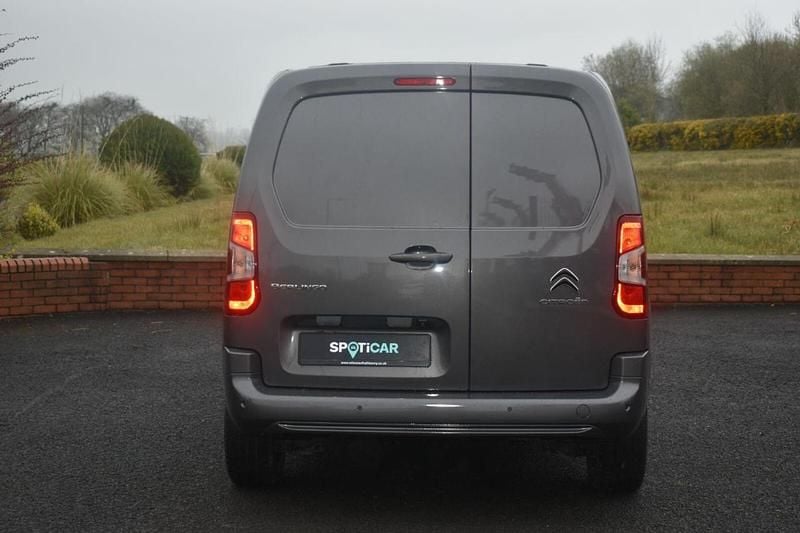 Usado Citroën Berlingo 99 HP (72 kW) 2024 Cinzento Monovolume