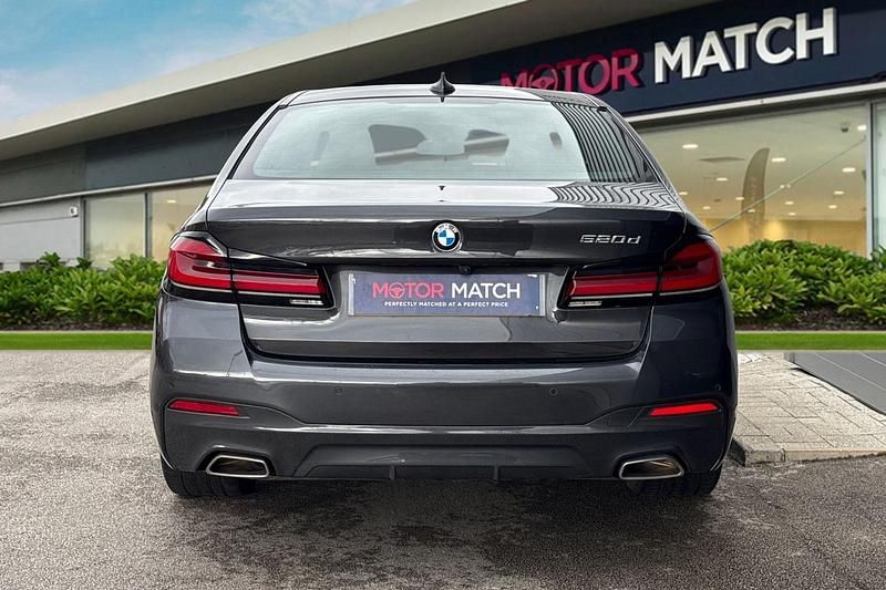 Usado BMW 520 M Sport 190 CV (139 kW) 2023 Gris Berlina