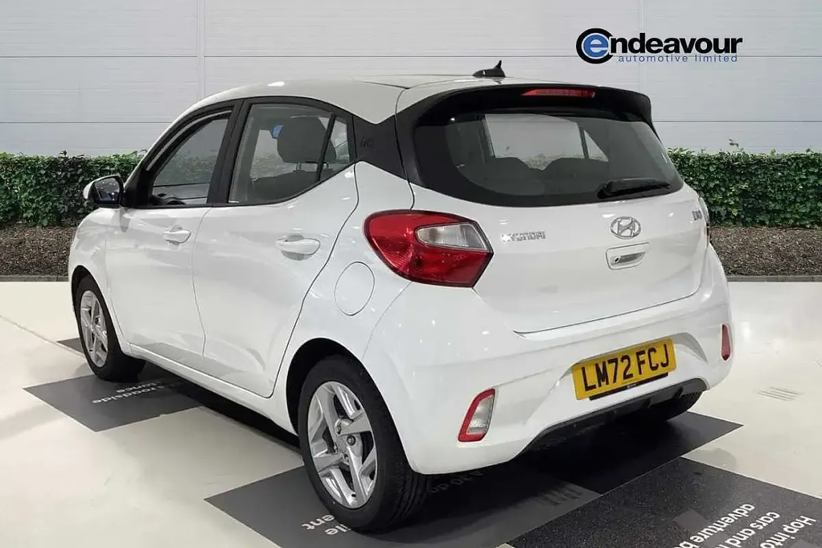 Used Hyundai i10 SE 67 HP (49 kW) 2022 White Hatchback