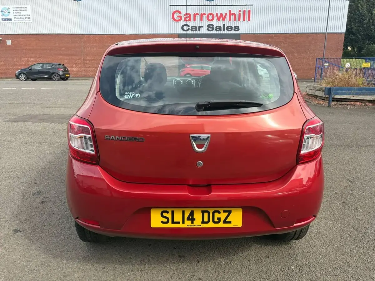 Used Dacia Sandero Lauréate 90 HP (66 kW) 2014 Red Hatchback