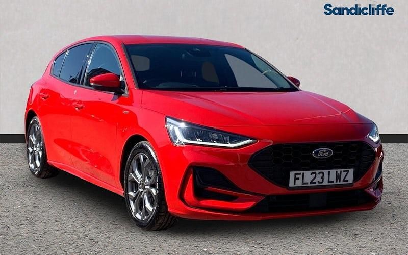 Used Ford Focus ST-Line 125 HP (91 kW) 2023 Race red (standard colour) Hatchback