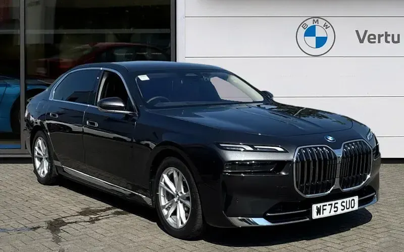 Usado BMW 750e Comfort Edition 489 CV (359 kW) 2025 Berlina