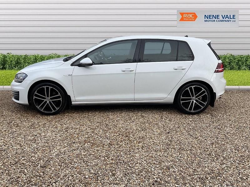 Używany VW Golf VII GTD 150 KM (110 kW) 2015 Biały Hatchback