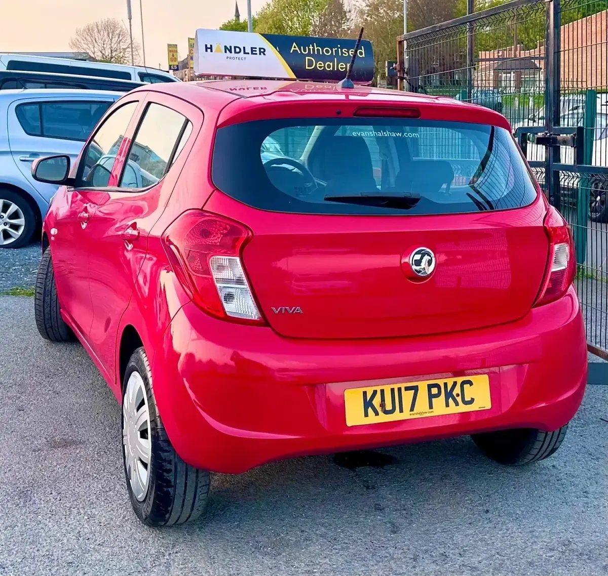 Second-hand Vauxhall Viva 75 CP (55 kW) 2017 Roșu Hatchback