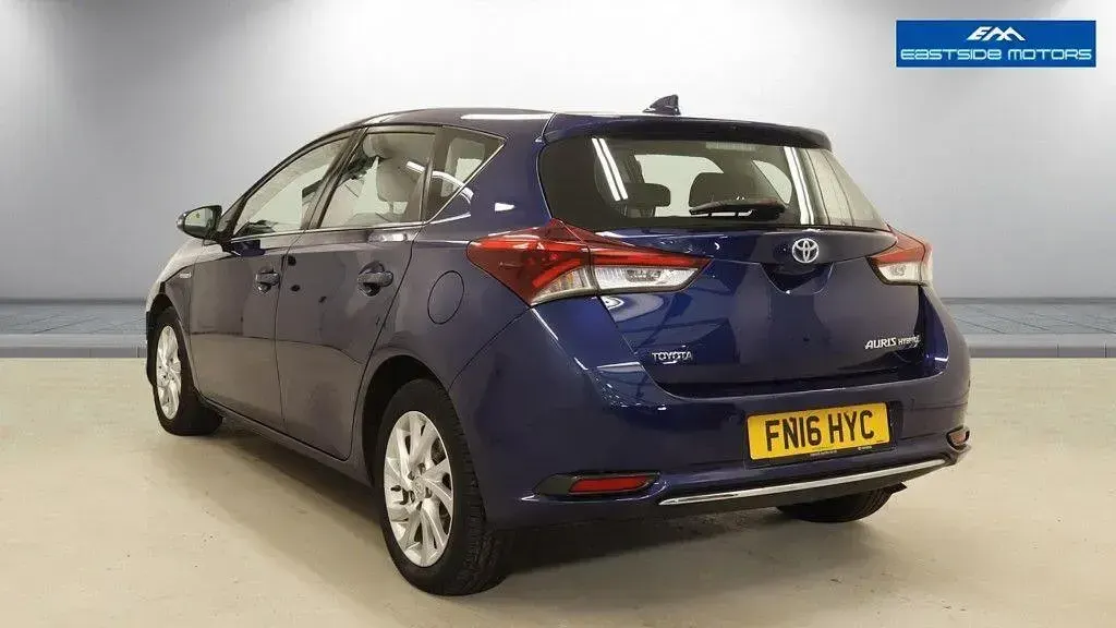Used Toyota Auris Hybrid Business Edition 2016 Blue Hatchback