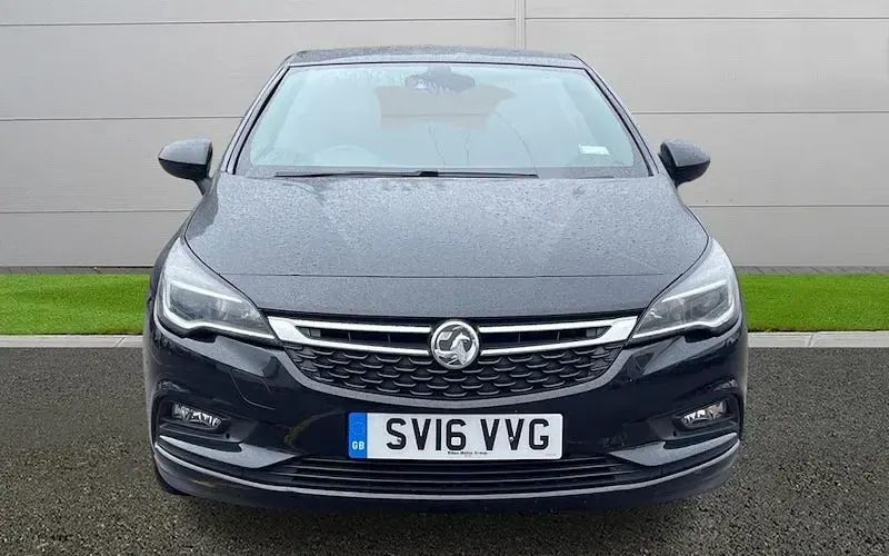 Used Vauxhall Astra SRi 105 HP (77 kW) 2016 Black Hatchback