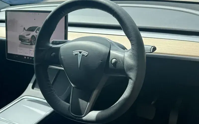Used Tesla Model Y Long Range AWD 286 kW (389 HP) 2022 White SUV