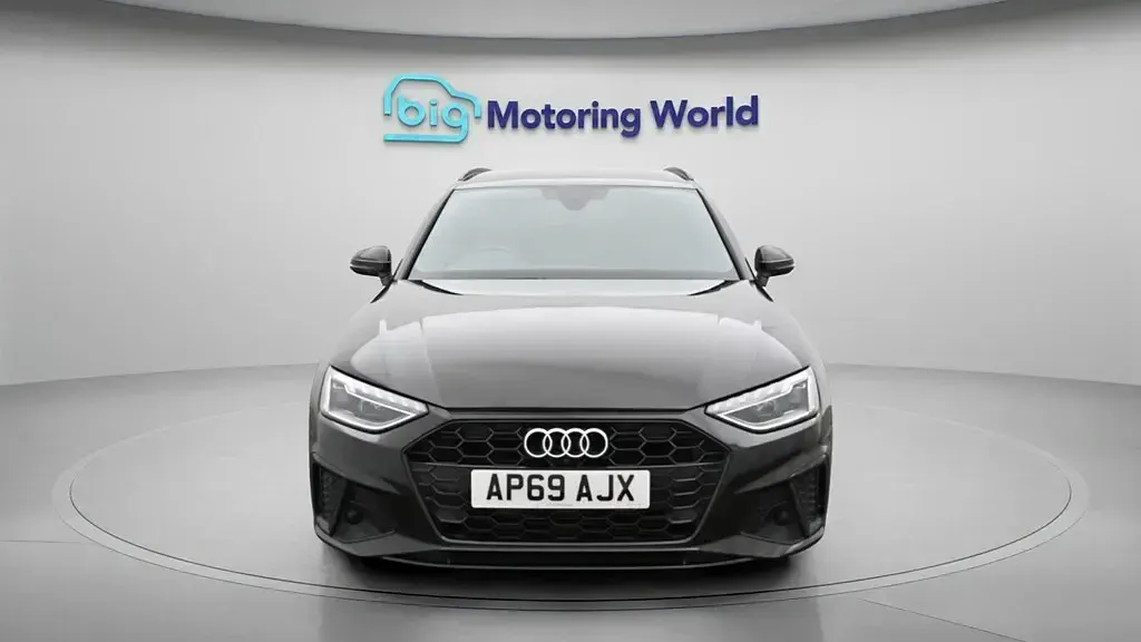 Usado Audi A4 Black Edition 150 HP (110 kW) 2020 Preto Carrinha