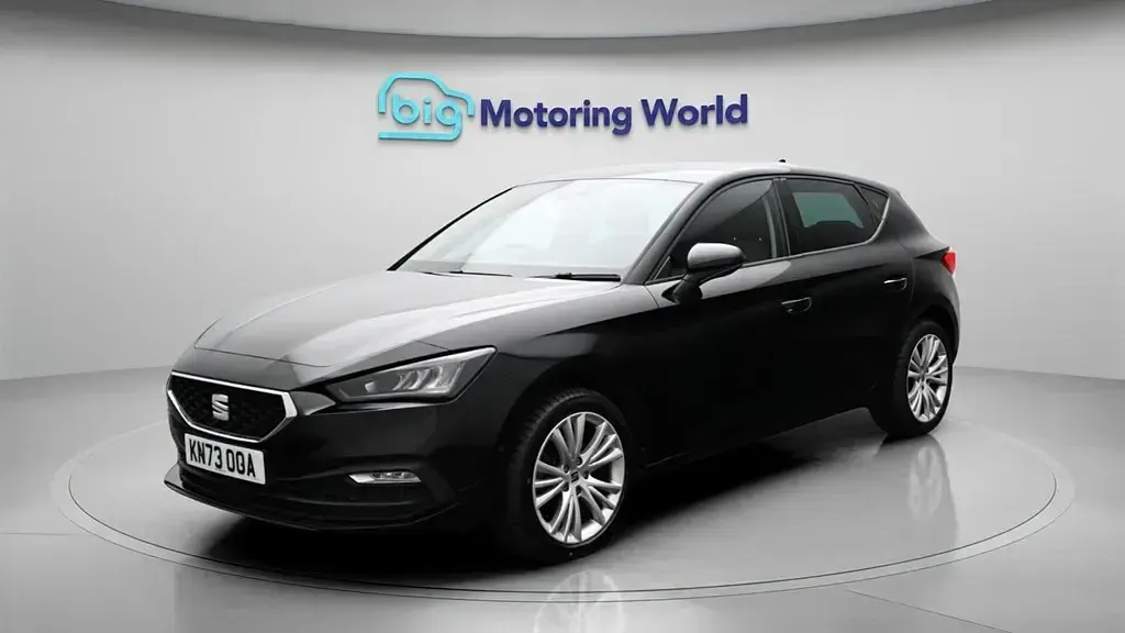 Used Seat Leon SE Dynamic 130 HP (95 kW) 2023 Black Hatchback