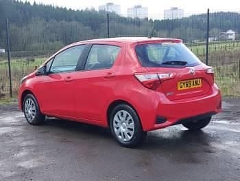 Used Toyota Yaris Active 72 HP (52 kW) 2019 Red Hatchback