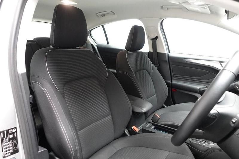 Used Ford Focus Titanium 125 HP (91 kW) 2019 Silver Hatchback