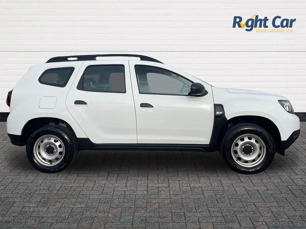 Used Dacia Duster Essentiel 90 HP (66 kW) 2023 White SUV