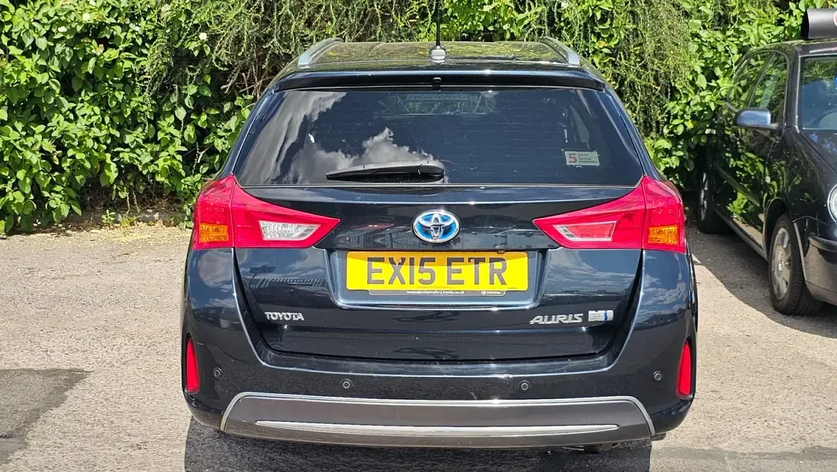 Used Toyota Auris Hybrid 2015 Grey Estate