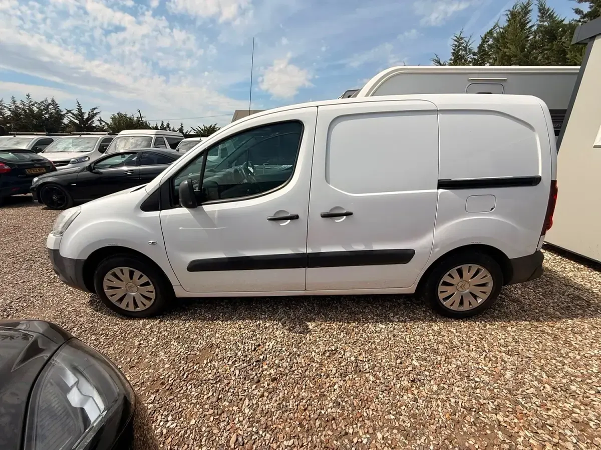 Used Citroën Berlingo 90 HP (66 kW) 2015 White MPV