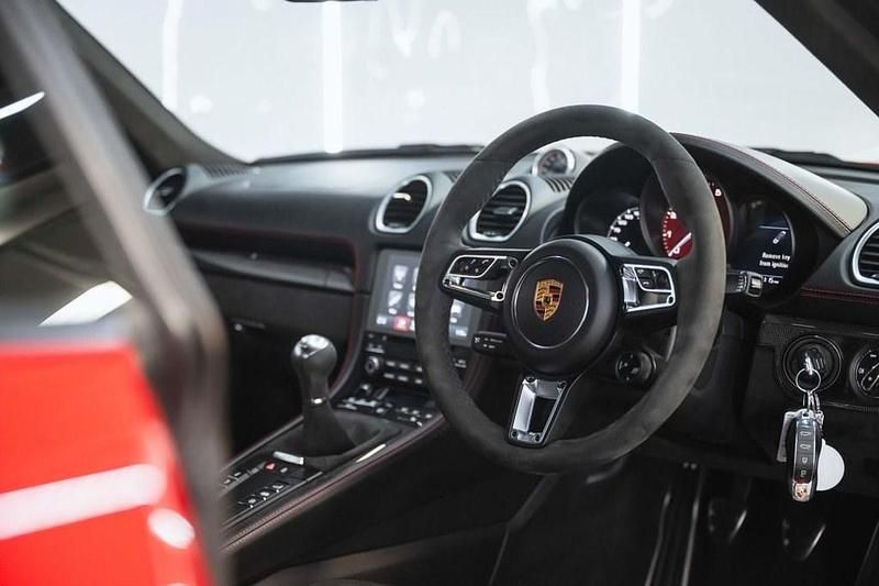 Usado Porsche 718 Cayman 400 HP (294 kW) 2022 Vermelho Coupé