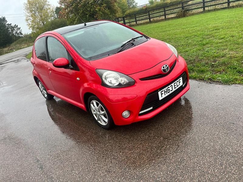Multicoloured Used 2014 Toyota Aygo Hatchback | £2,790 (Good price) - Image 1/4