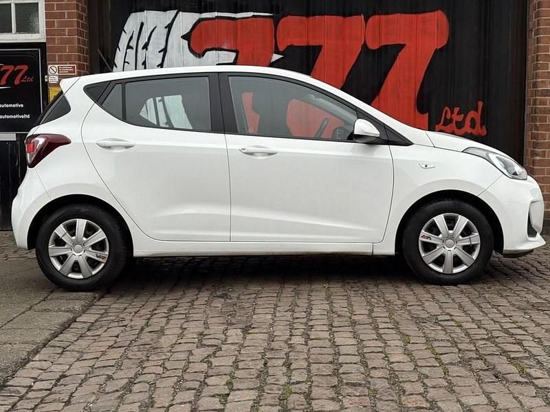 Used Hyundai i10 SE 87 HP (63 kW) 2019 White Hatchback