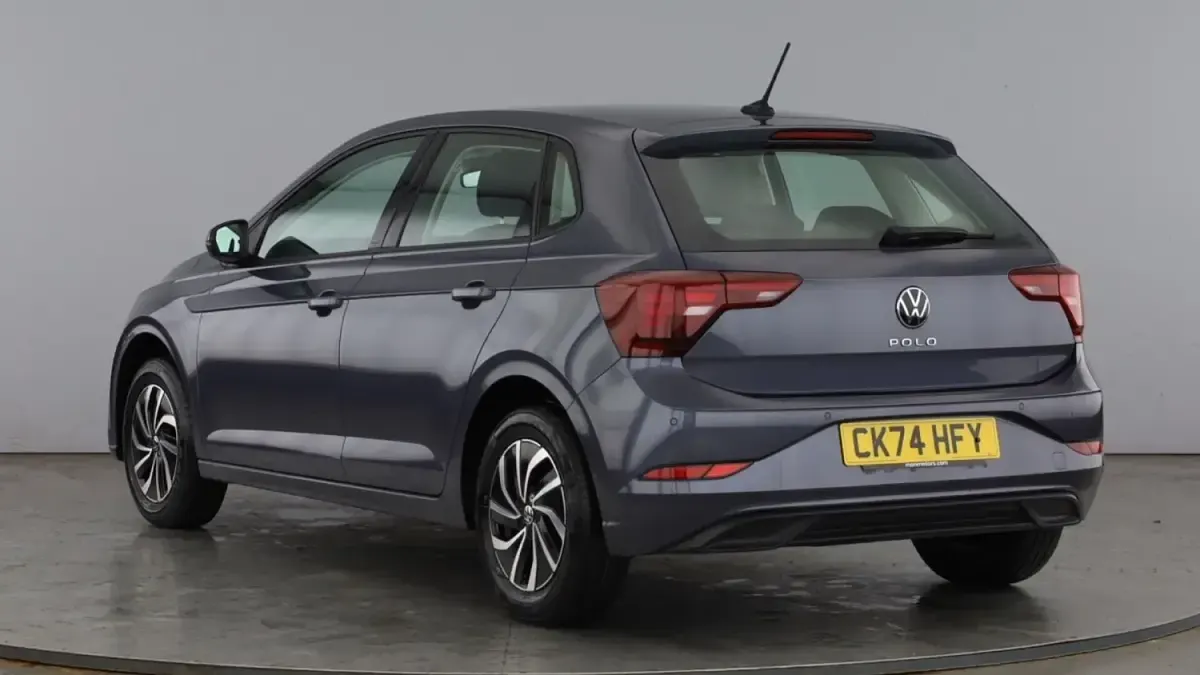 Usado VW Polo Life 95 HP (69 kW) 2024 Cinzento Citadino