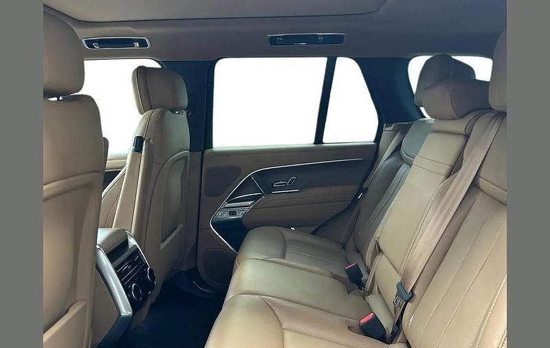 Used Land Rover Range Rover SE 434 HP (319 kW) 2023 Other SUV