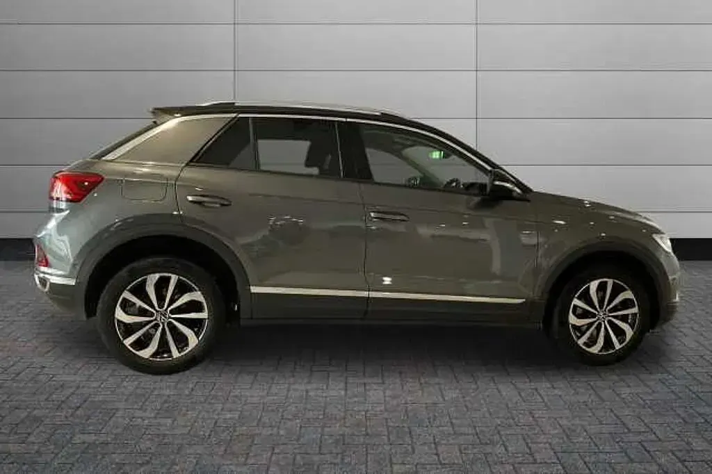 Used VW T-Roc Style 110 HP (80 kW) 2022 Indium grey with black roof SUV