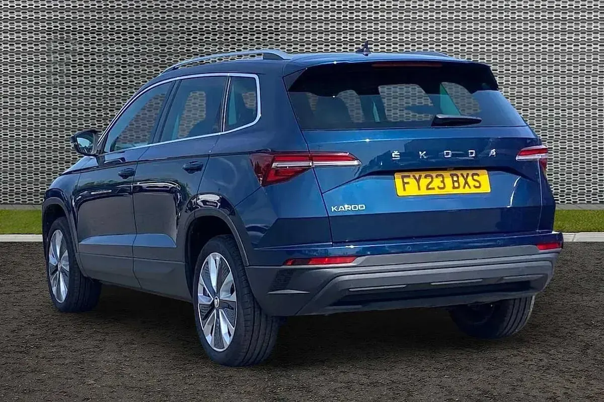 Used Skoda Karoq SE L 110 HP (80 kW) 2023 Petrol blue metallic SUV
