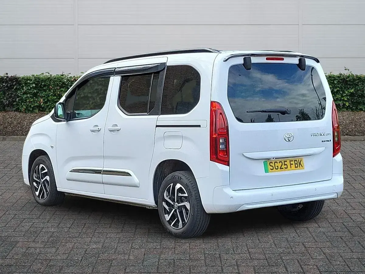 Used Toyota Proace Verso City 100 kW (136 HP) 2025 White Estate