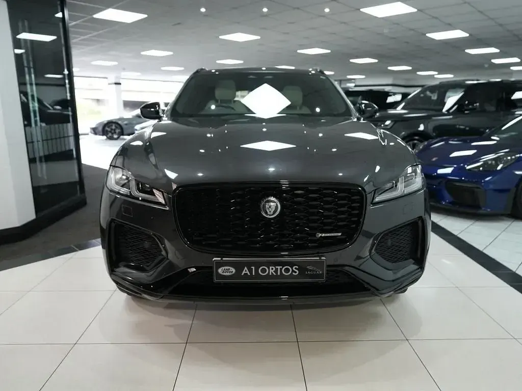 Używany Jaguar F-Pace R-Dynamic 204 KM (150 kW) 2022 Szary SUV