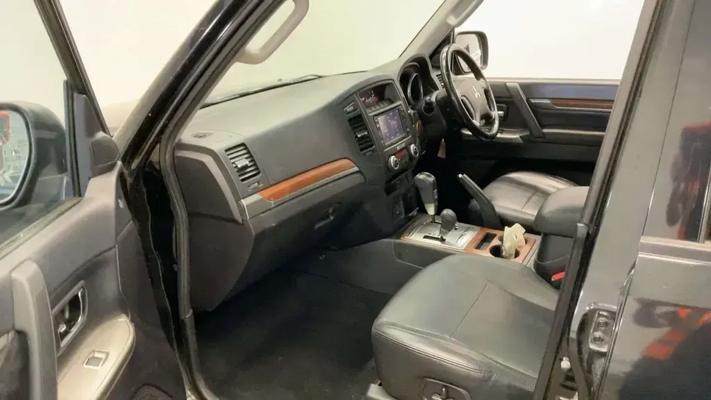 Used Mitsubishi Shogun 197 HP (144 kW) 2012 Black SUV