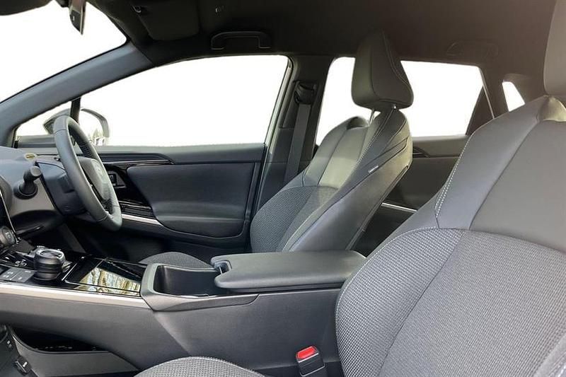 Used Toyota bZ4X 150 kW (204 HP) 2025 White SUV