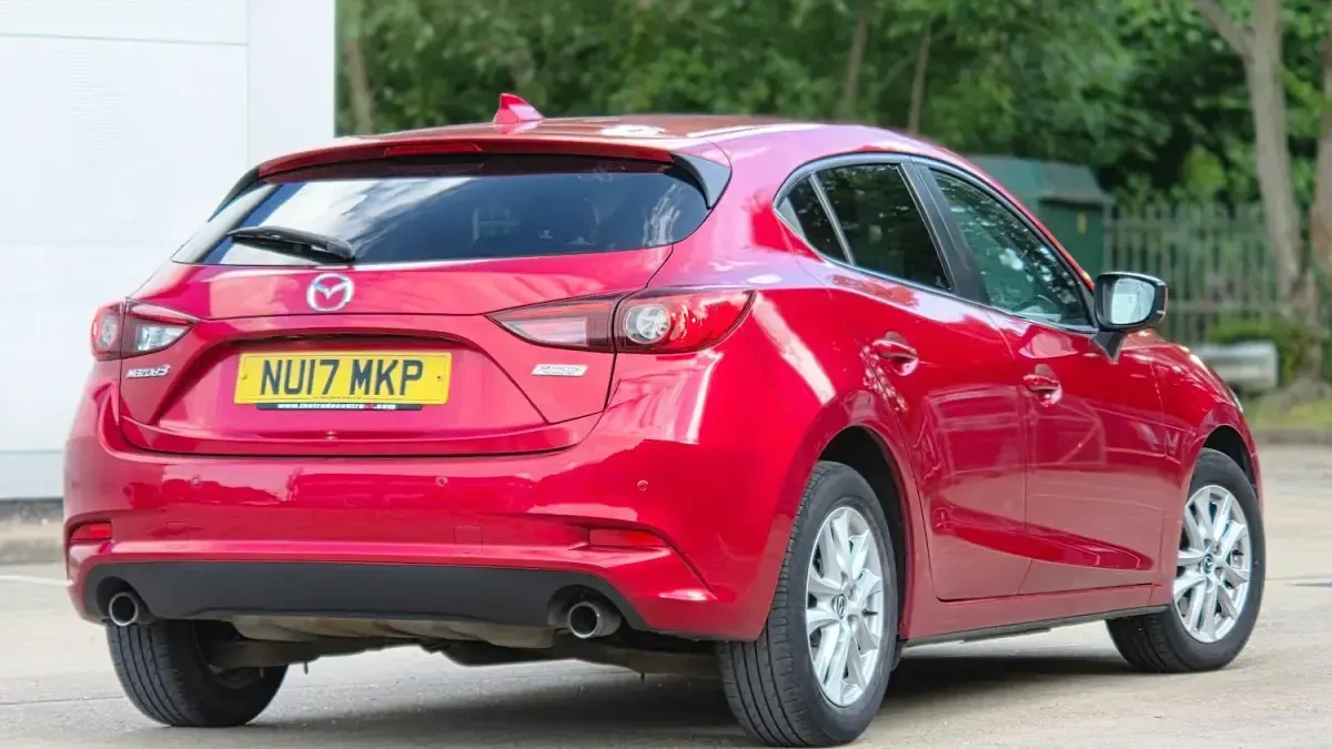 Used Mazda 3 120 HP (88 kW) 2017 Red Hatchback