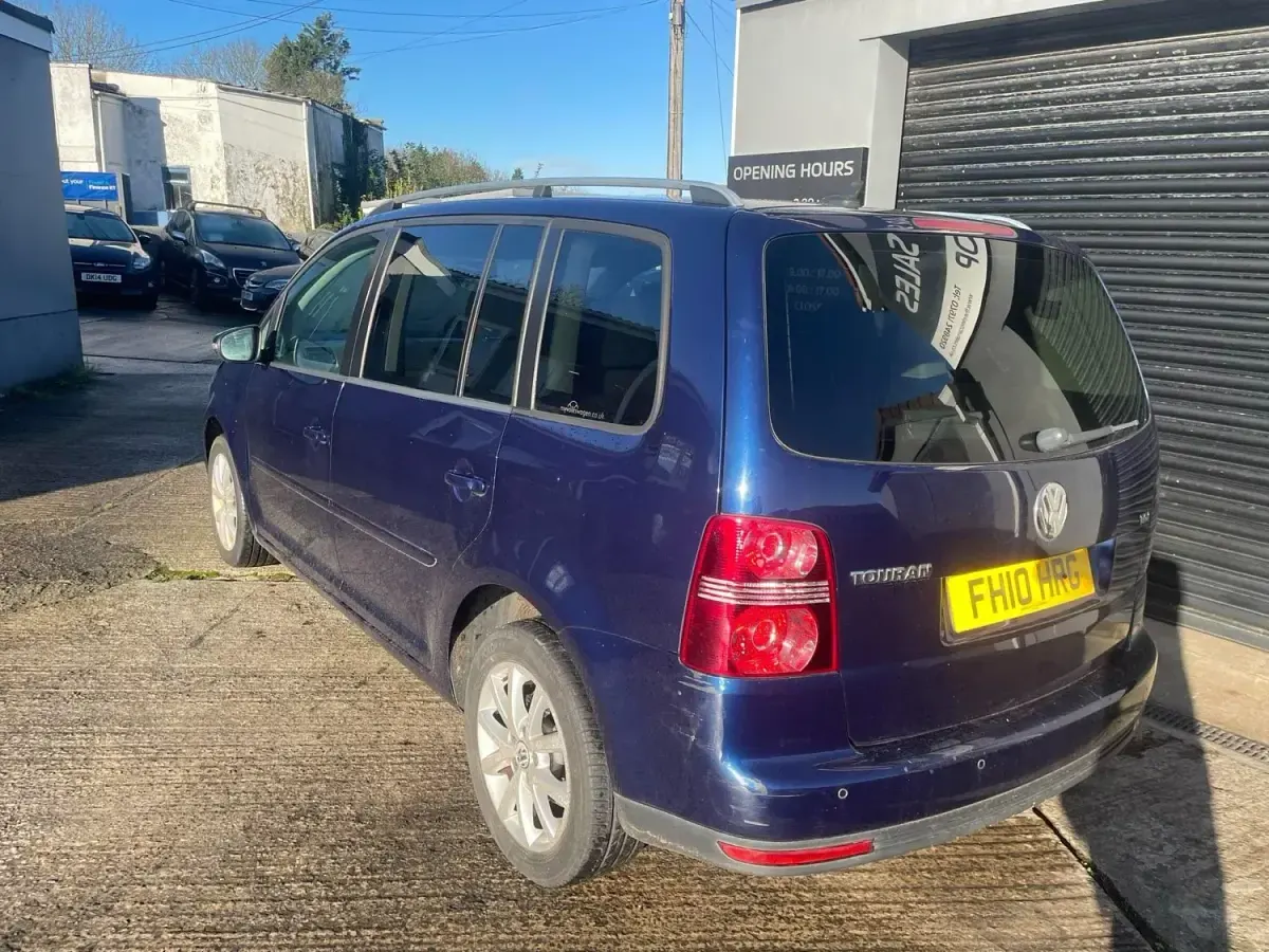Usado VW Touran Match 105 HP (77 kW) 2010 Azul Monovolume