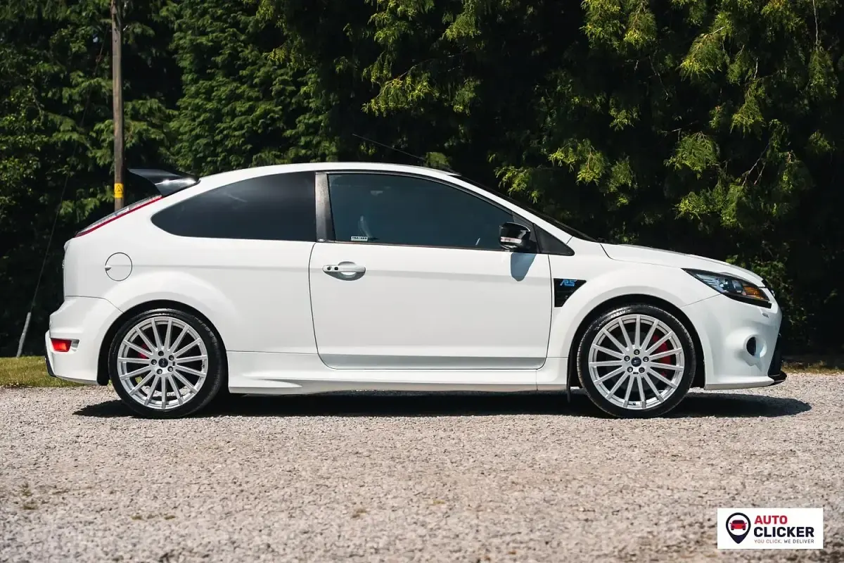Used Ford Focus RS 301 HP (221 kW) 2010 White Hatchback