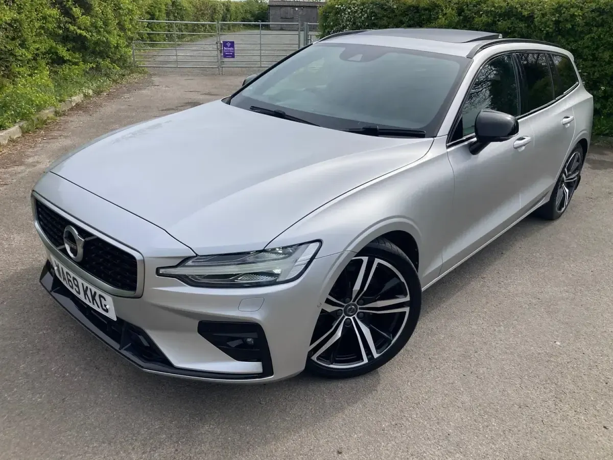 Usado Volvo V60 R-Design Pro 2019 Plateado Familiar