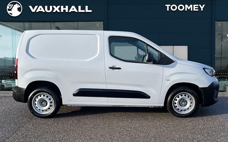 Used Vauxhall Combo S 102 HP (75 kW) 2024 White Van