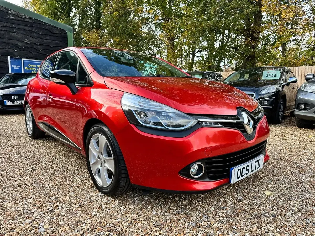 Used Renault Clio Dynamique 90 HP (66 kW) 2015 Red Hatchback