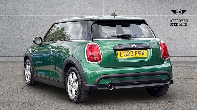 Begagnad Mini Cooper Classic 134 HK (98 kW) 2023 Grön Halvkombi