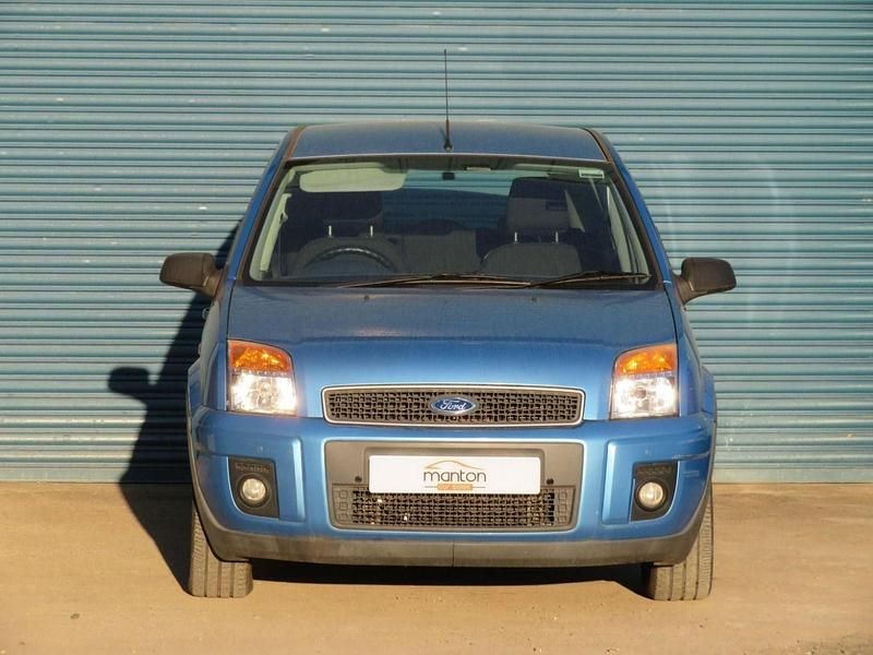 Used Ford Fusion Zetec 99 HP (72 kW) 2009 Blue Hatchback