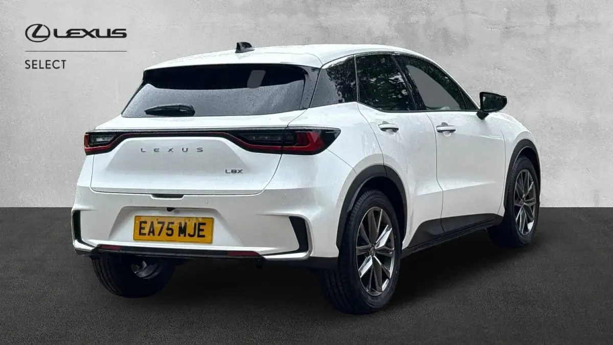 Used Lexus LBX 136 HP (100 kW) 2025 White SUV