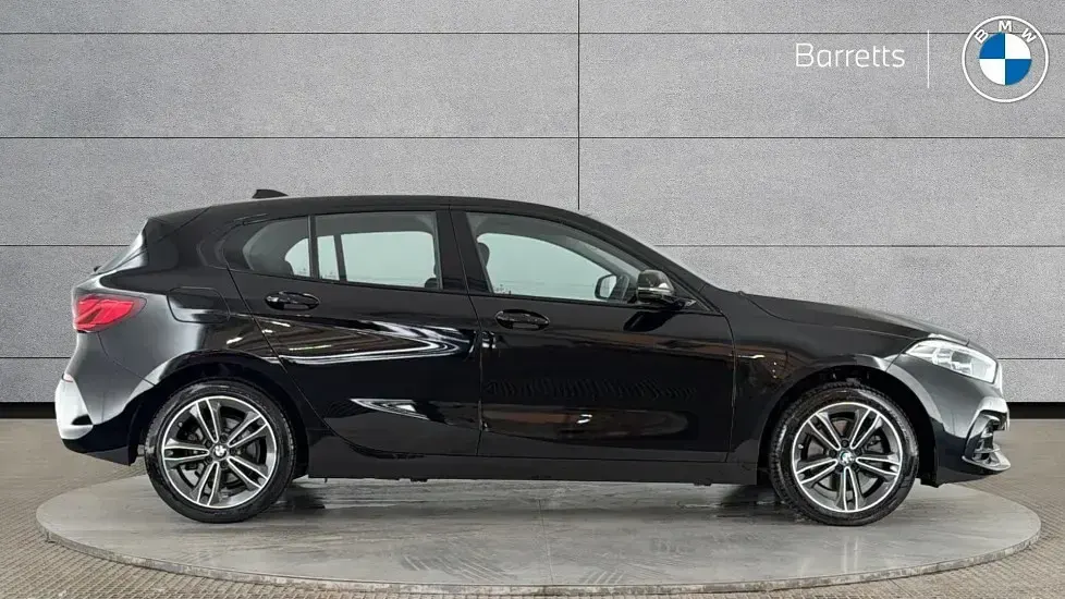 Used BMW 118 Sport Line 134 HP (98 kW) 2023 Black Hatchback