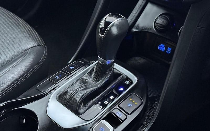 Used Hyundai Santa Fe Premium 200 HP (147 kW) 2018 White SUV