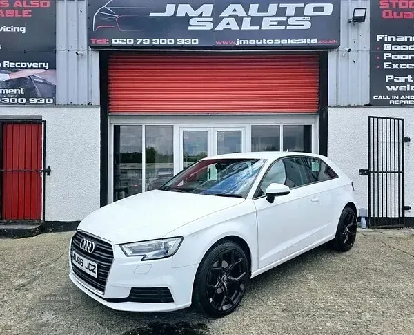 Used Audi A3 110 HP (80 kW) 2016 White Hatchback