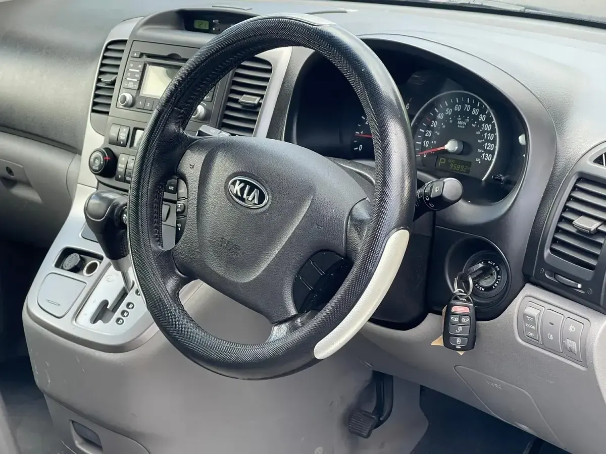 Used Kia Sedona 2010 Black MPV