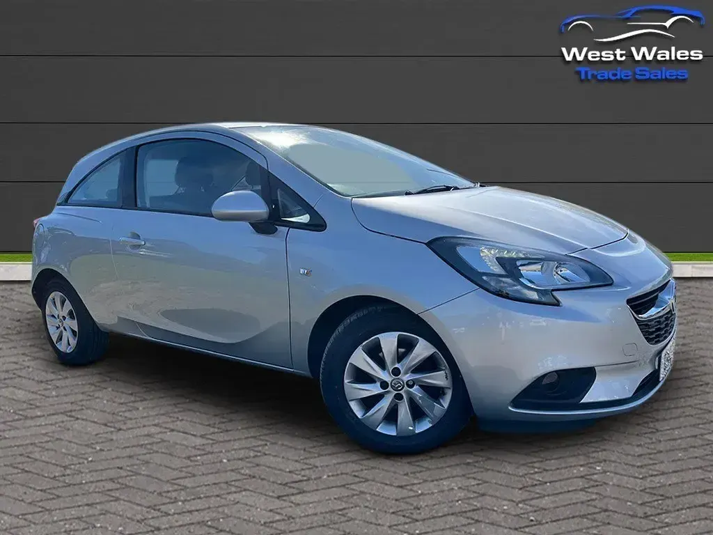 Second-hand Vauxhall Corsa Design Edition 75 CP (55 kW) 2019 Argintiu Hatchback