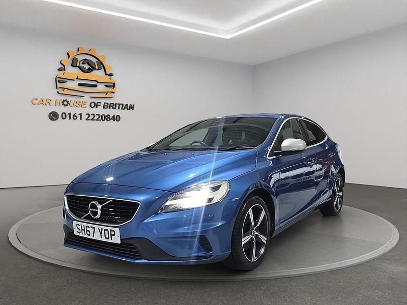 Used Volvo V40 R-Design 122 HP (89 kW) 2017 Blue Hatchback