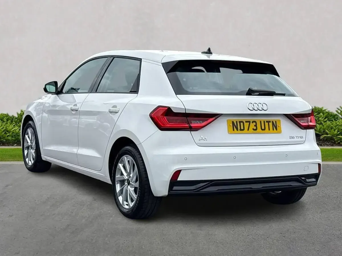 Used Audi A1 Sportback Sport 95 HP (69 kW) 2024 White Hatchback