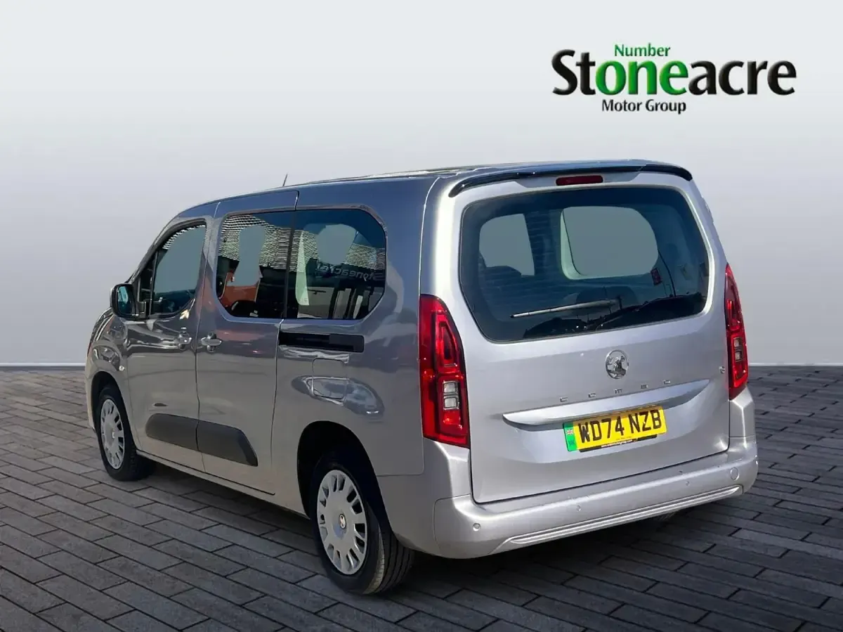Second-hand Vauxhall Combo Design Edition 100 kW (136 CP) 2024 Gri Monovolum
