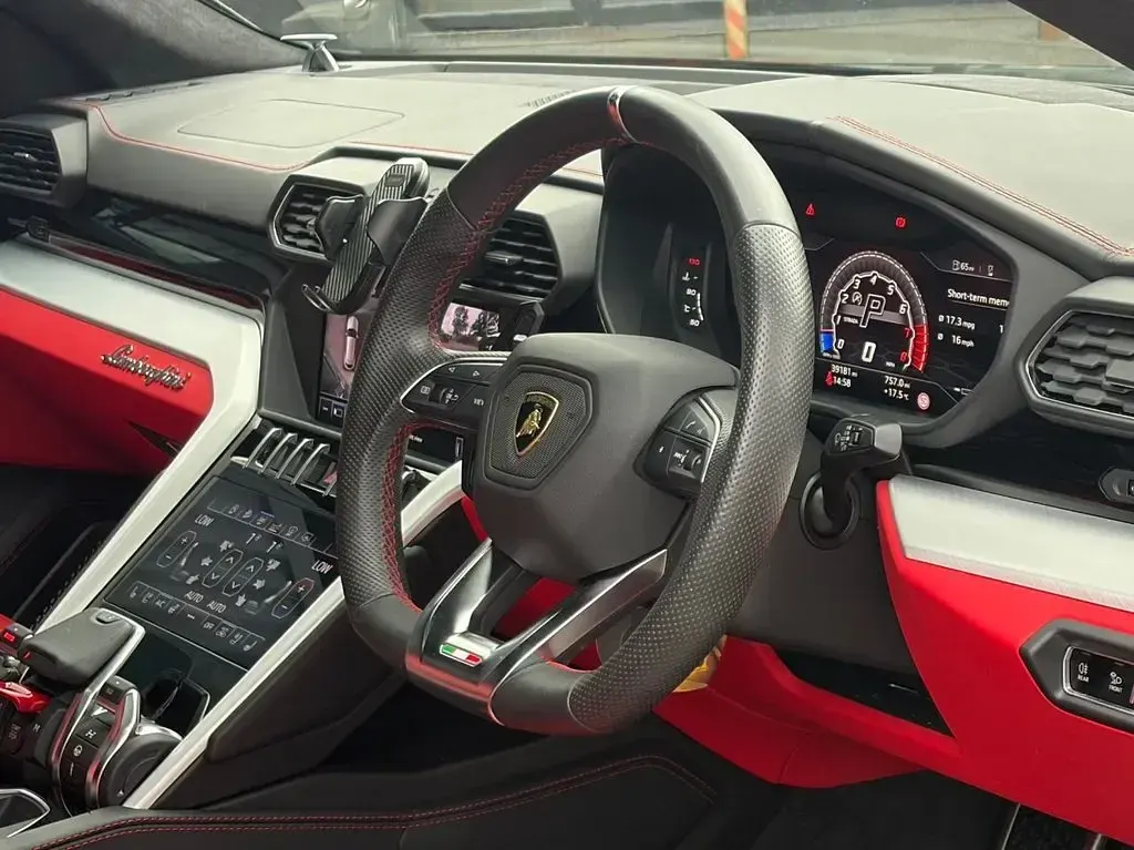 Used Lamborghini Urus 666 HP (489 kW) 2019 Orange SUV